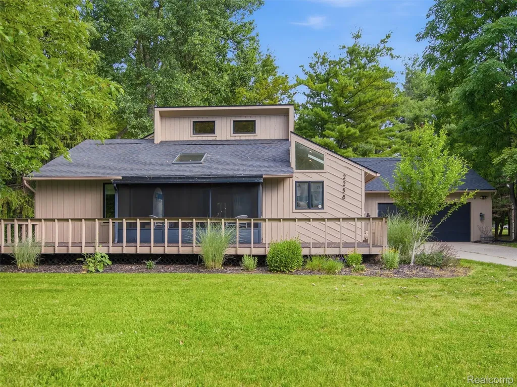 2258 S Long Lake Road Fenton City MI 48430
