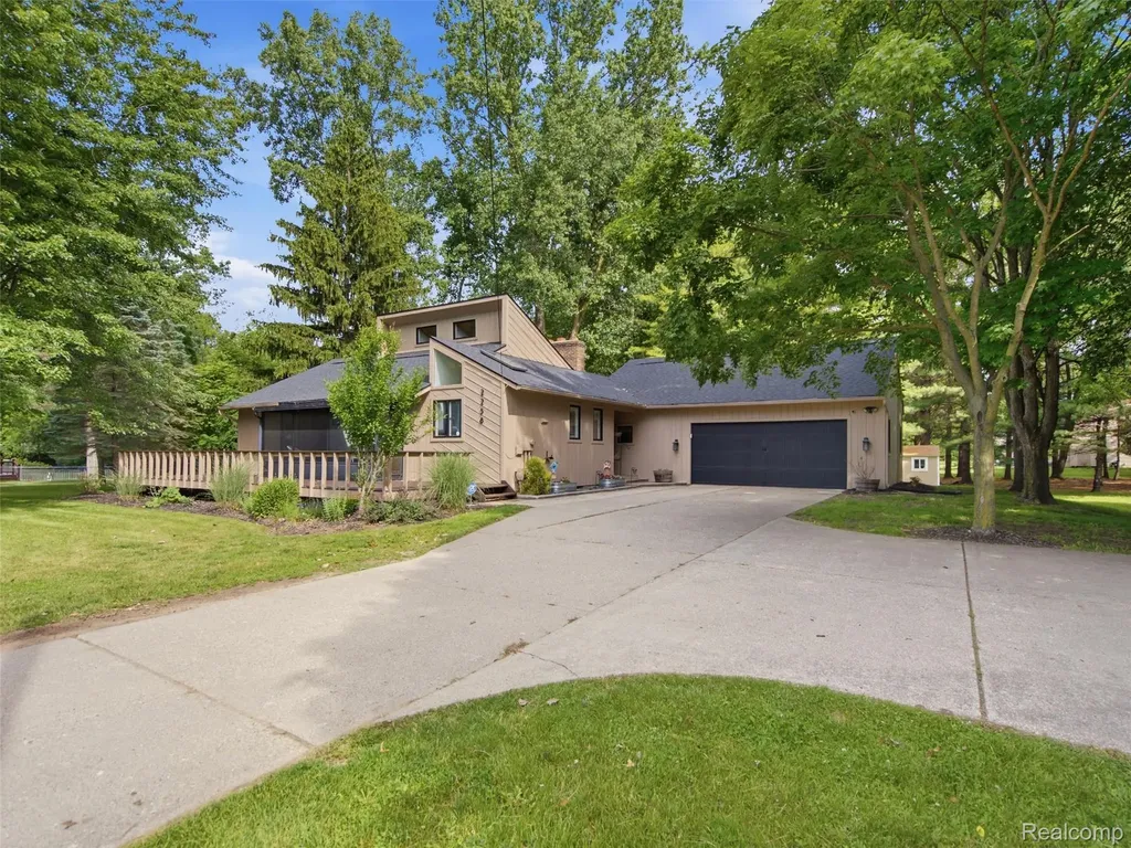 2258 S Long Lake Road Fenton City MI 48430