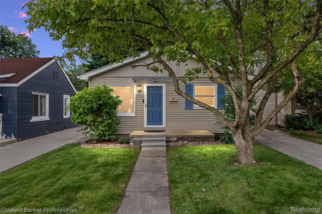 2050 Ridgemont Road Grosse Pointe Woods City MI 48236