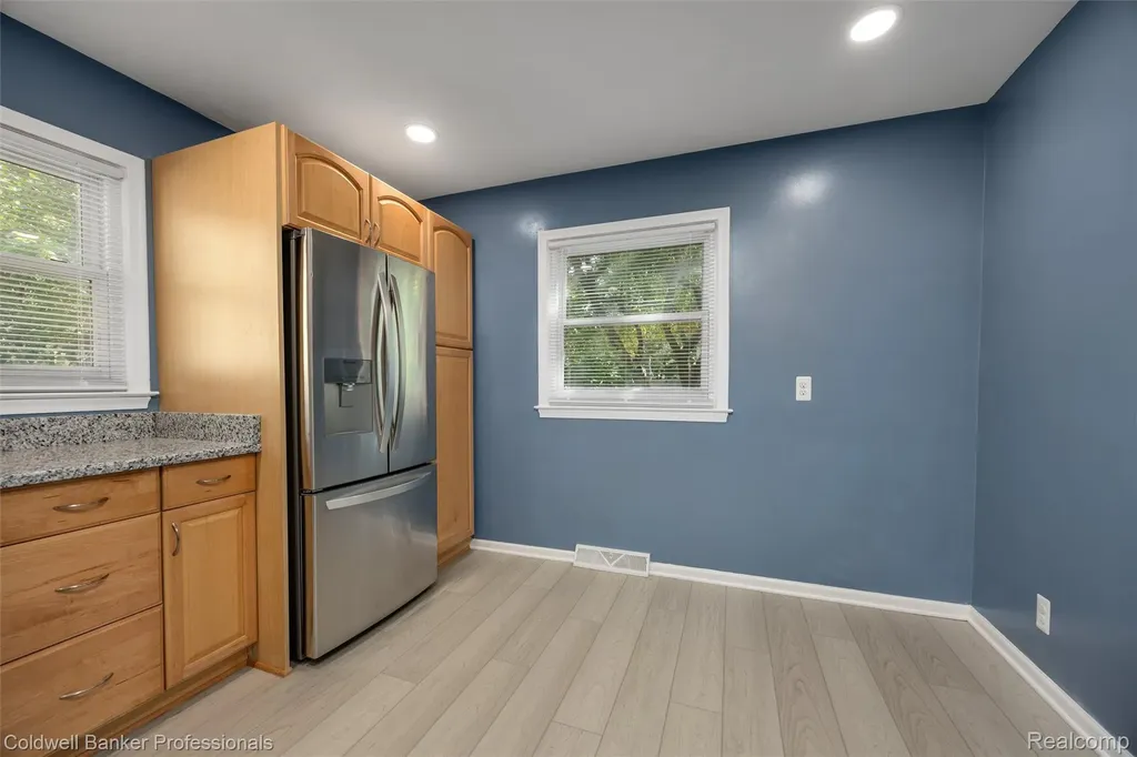 2050 Ridgemont Road Grosse Pointe Woods City MI 48236