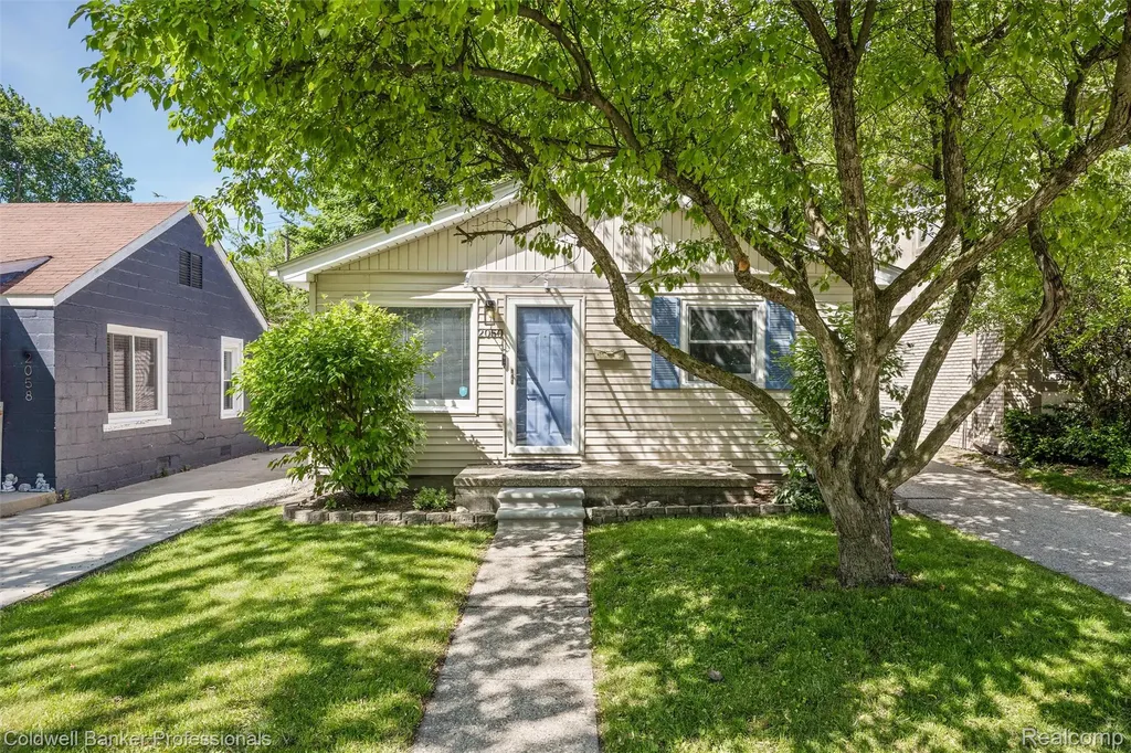 2050 Ridgemont Road Grosse Pointe Woods City MI 48236