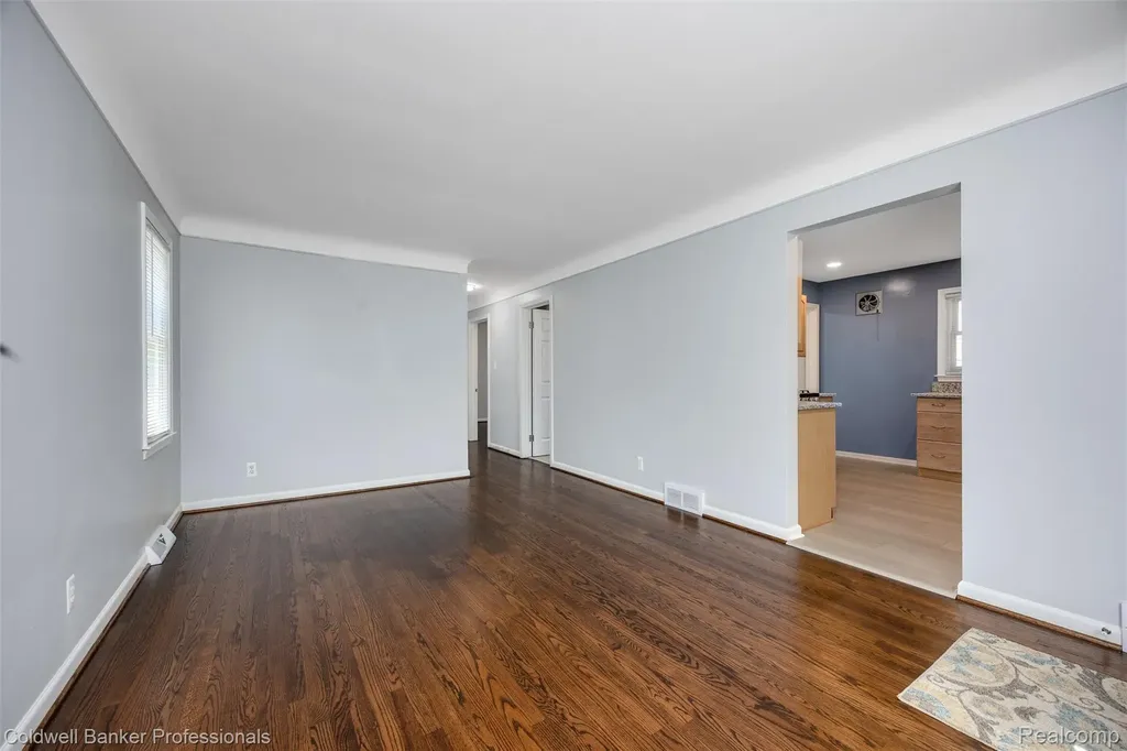 2050 Ridgemont Road Grosse Pointe Woods City MI 48236
