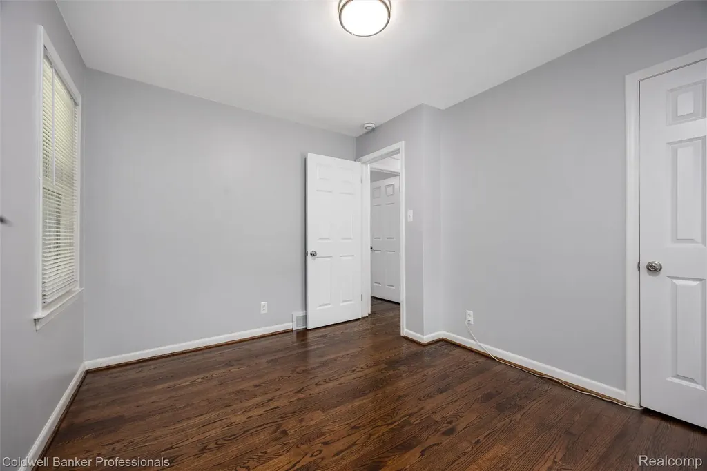 2050 Ridgemont Road Grosse Pointe Woods City MI 48236