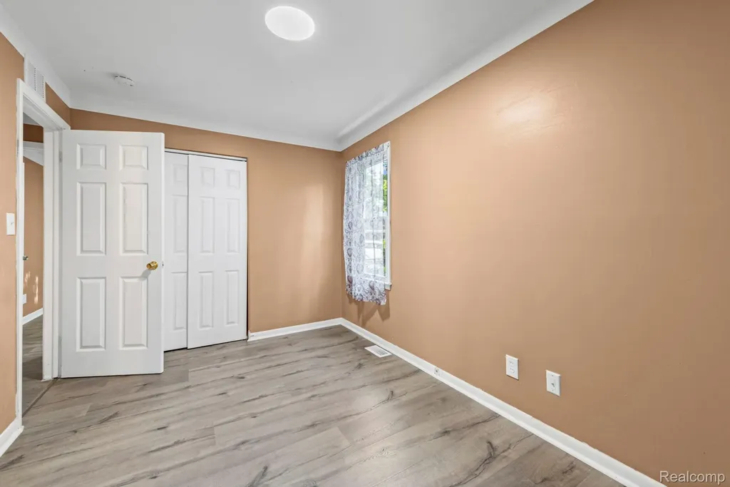 12497 Prospect Avenue Warren City MI 48089