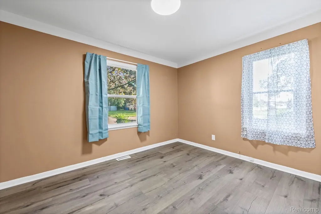 12497 Prospect Avenue Warren City MI 48089