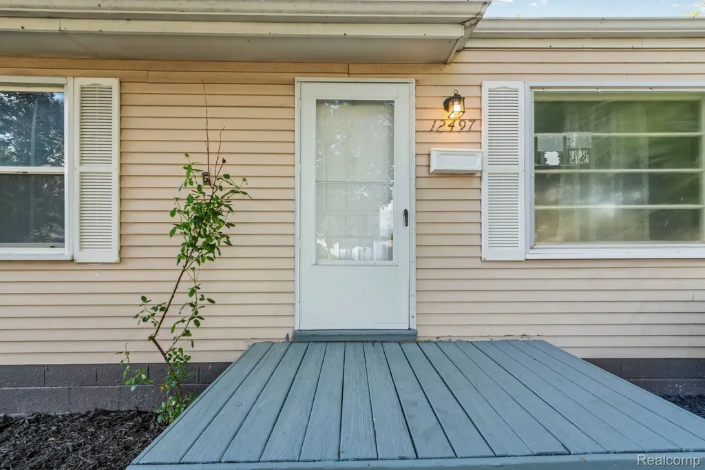 12497 Prospect Avenue Warren City MI 48089