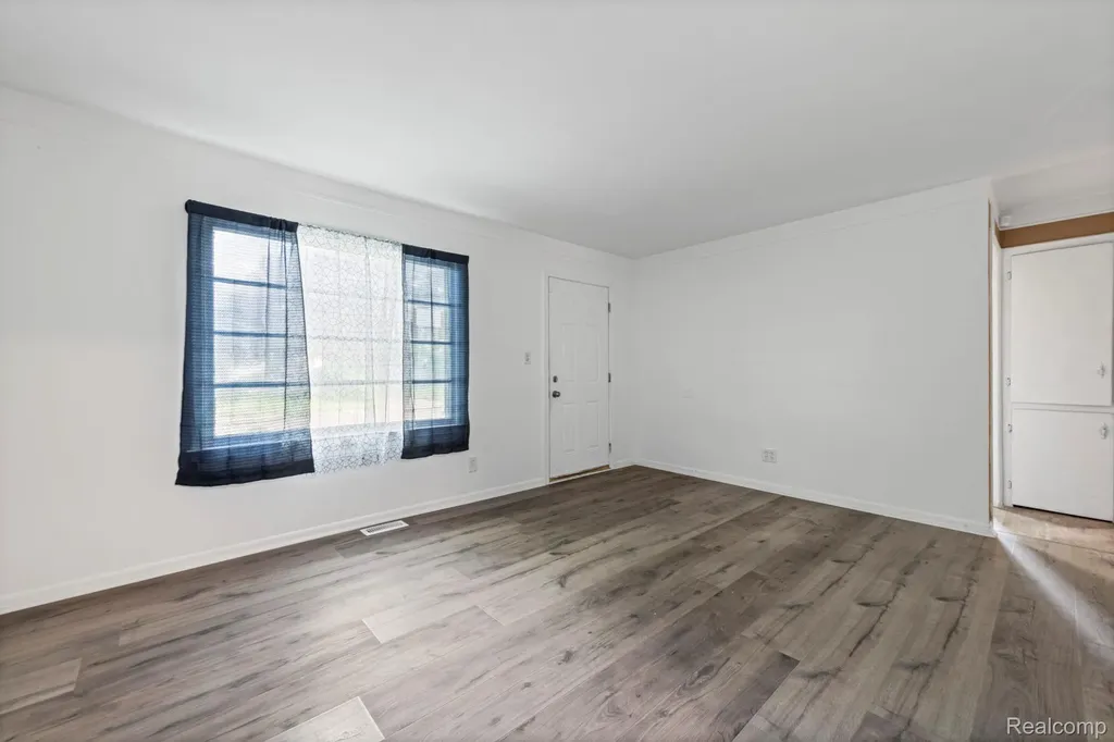 12497 Prospect Avenue Warren City MI 48089