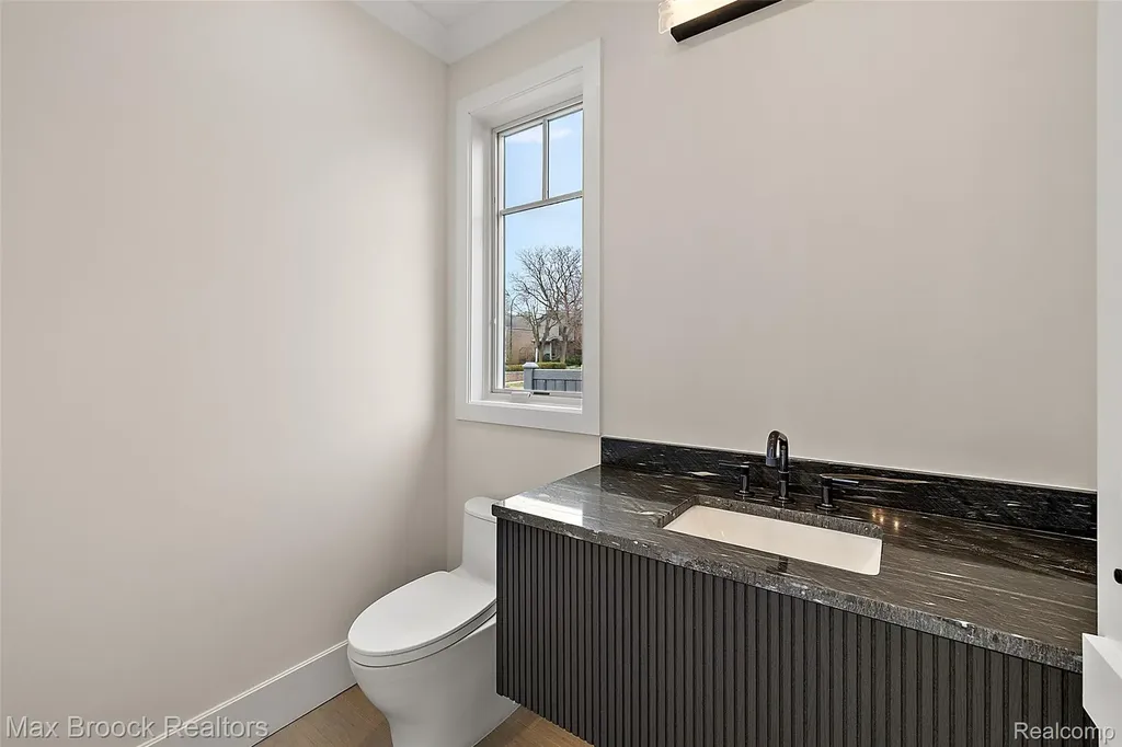 535 Henrietta Street Birmingham City MI 48009
