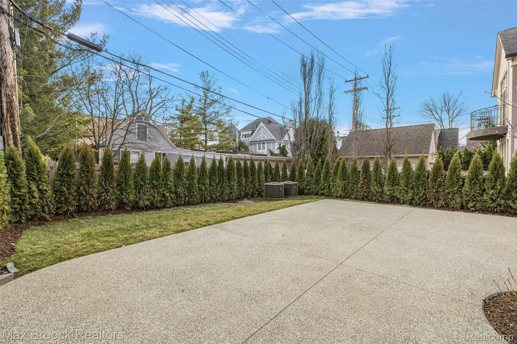 535 Henrietta Street Birmingham City MI 48009