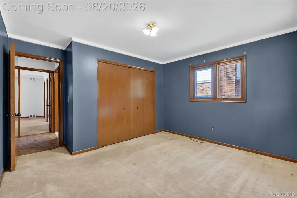 28013 Roan Drive Warren City MI 48093