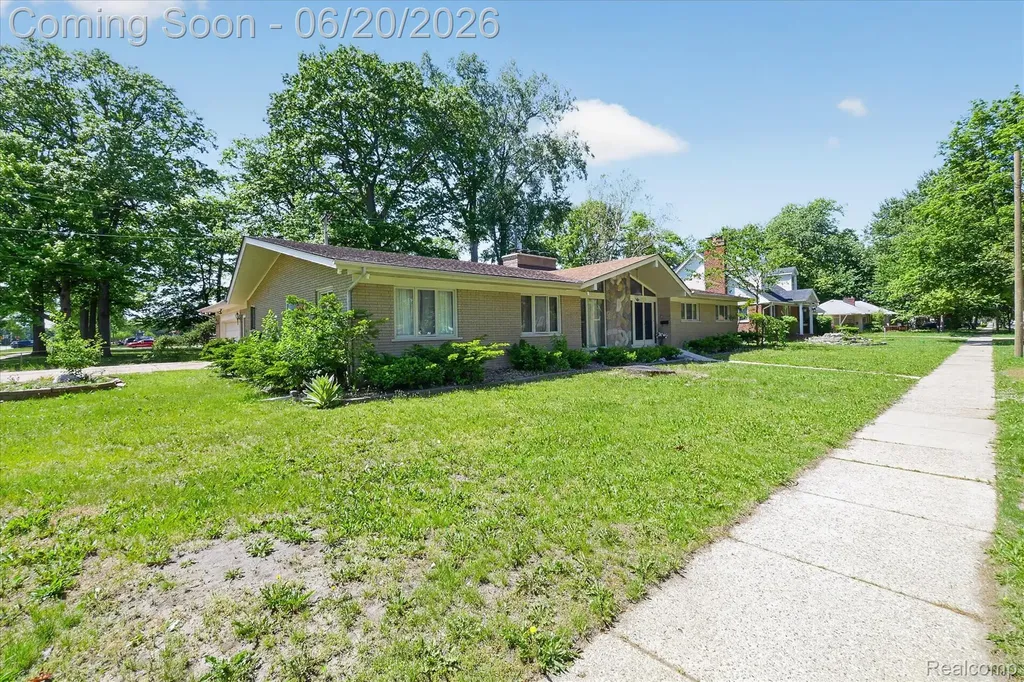 28013 Roan Drive Warren City MI 48093