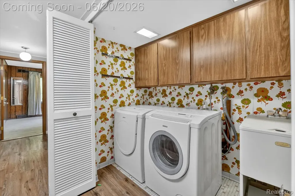 28013 Roan Drive Warren City MI 48093