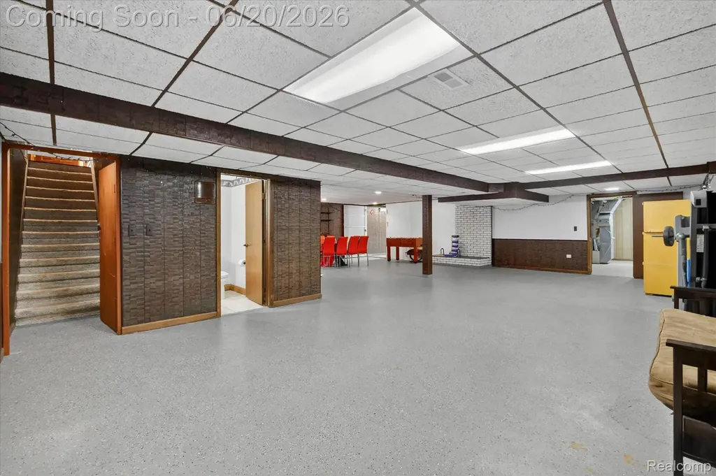 28013 Roan Drive Warren City MI 48093