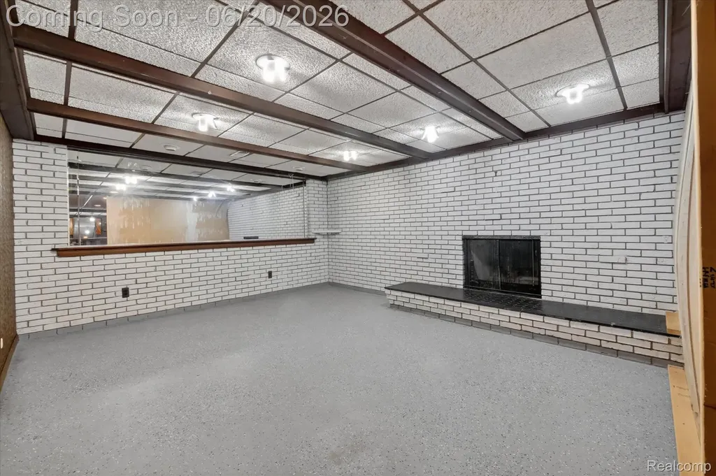 28013 Roan Drive Warren City MI 48093