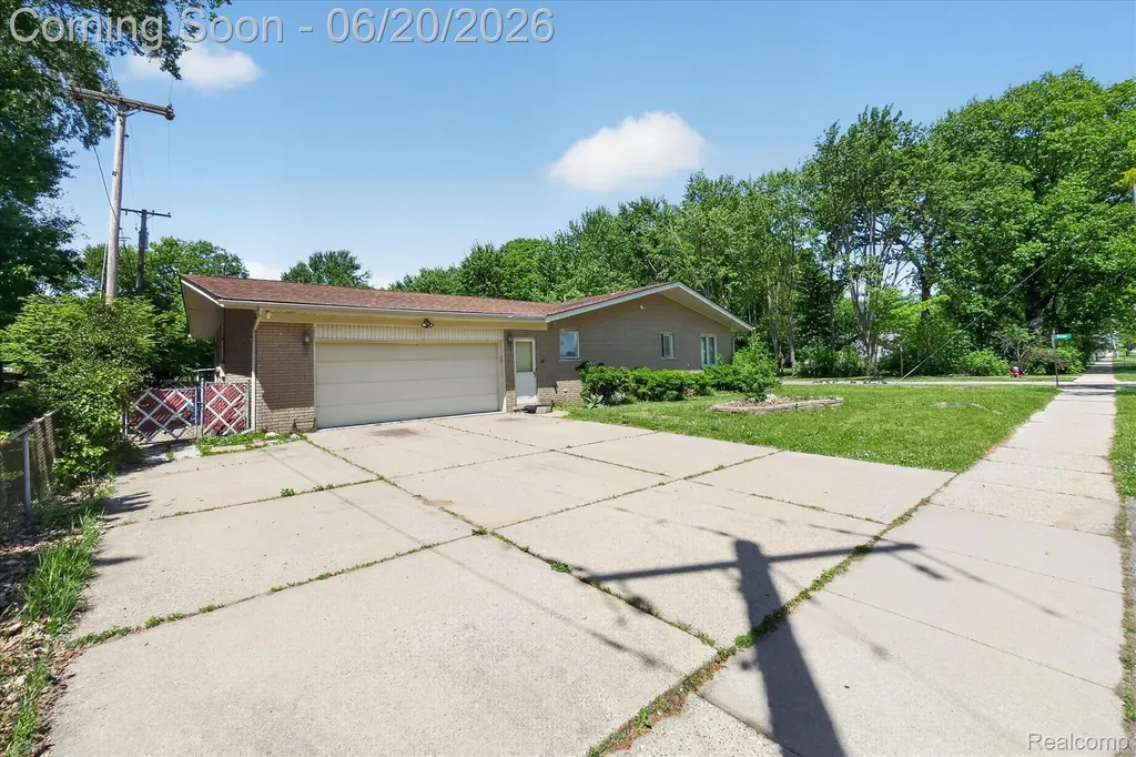 28013 Roan Drive Warren City MI 48093