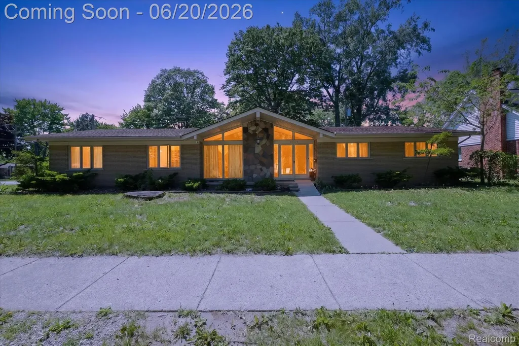 28013 Roan Drive Warren City MI 48093
