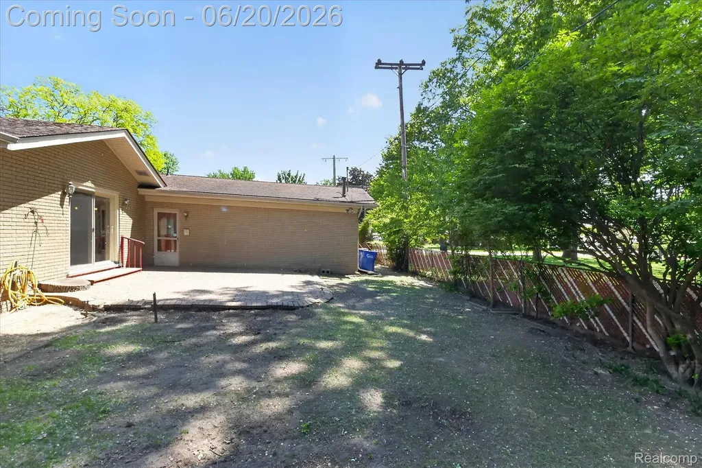 28013 Roan Drive Warren City MI 48093