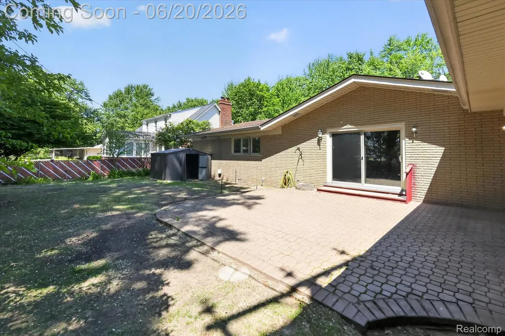 28013 Roan Drive Warren City MI 48093