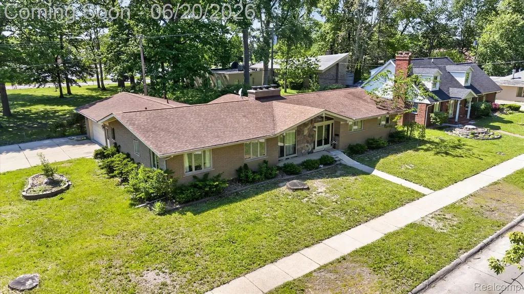 28013 Roan Drive Warren City MI 48093