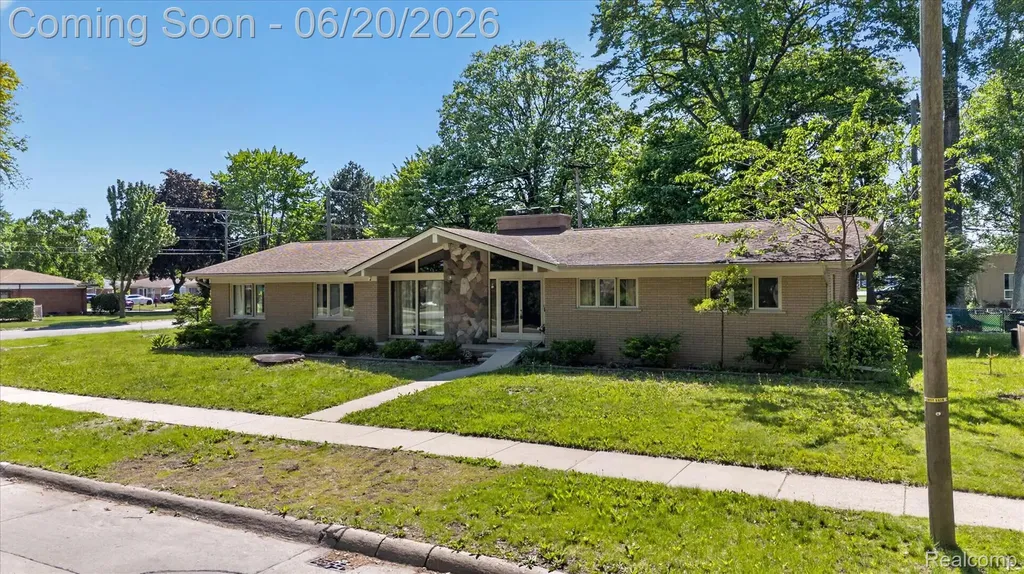 28013 Roan Drive Warren City MI 48093