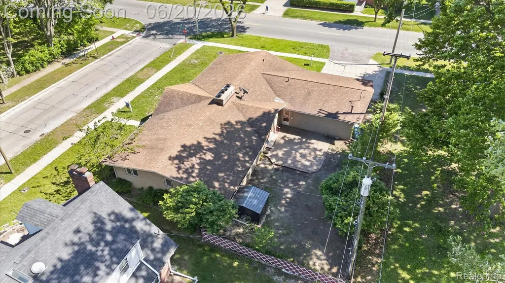 28013 Roan Drive Warren City MI 48093