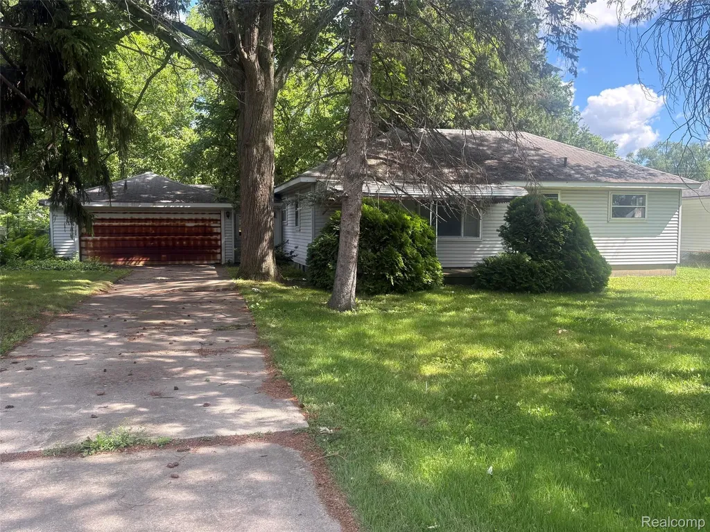 23301 Harrellson Street Macomb Township MI 48042