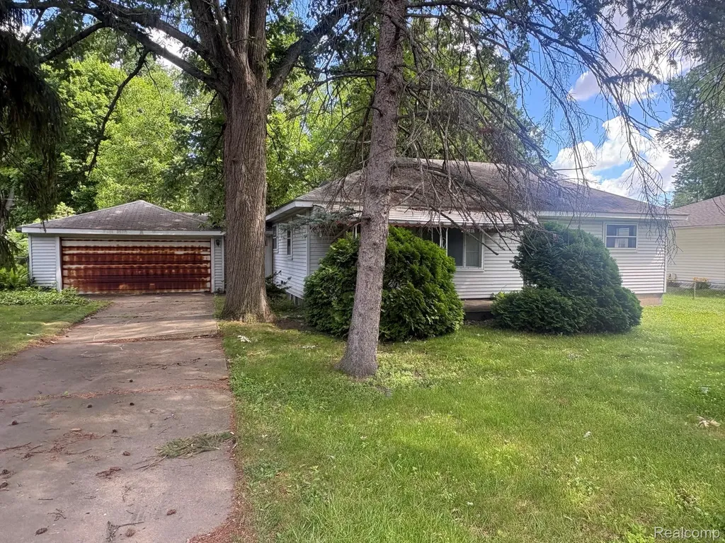 23301 Harrellson Street Macomb Township MI 48042