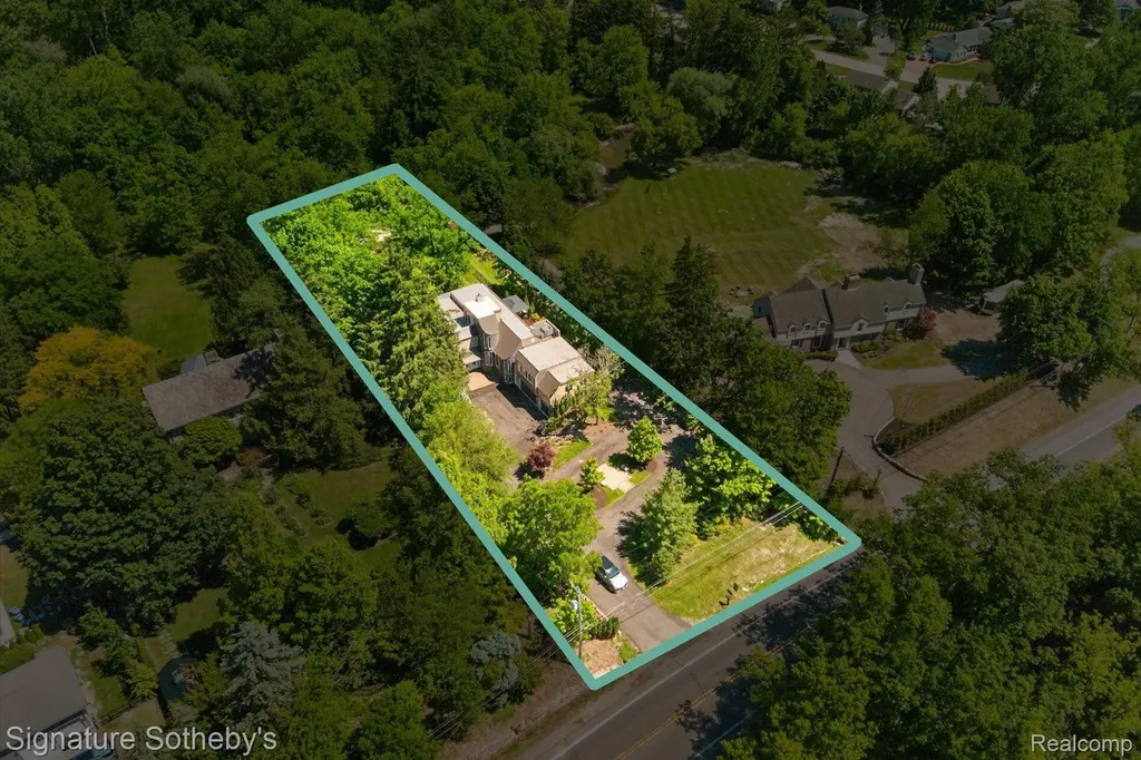 30650 Lahser Road Beverly Hills Village MI 48025