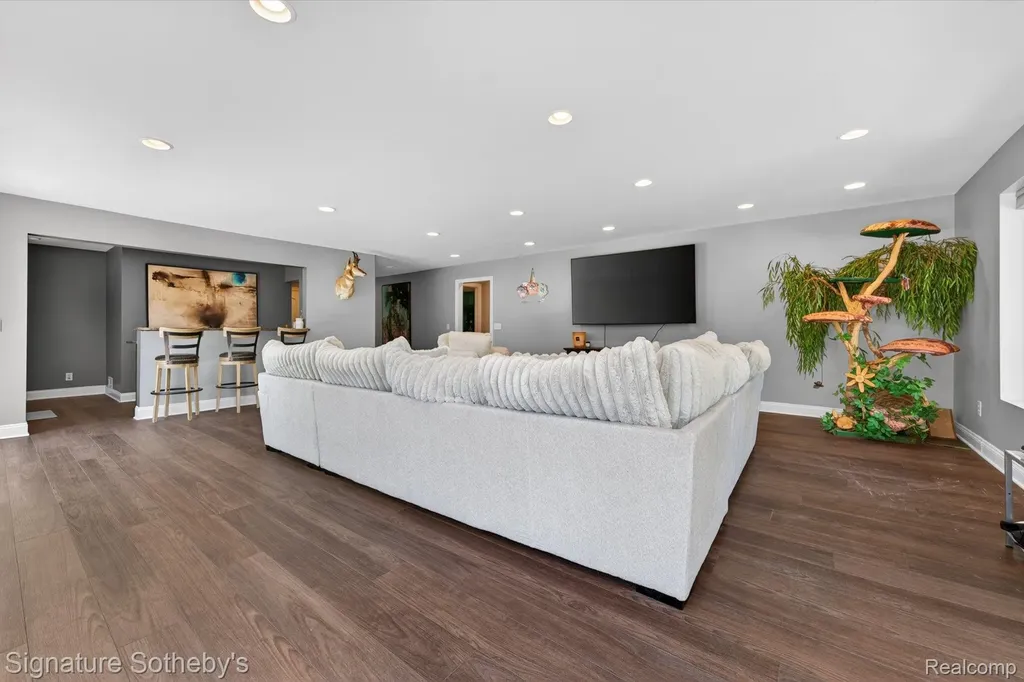 30650 Lahser Road Beverly Hills Village MI 48025