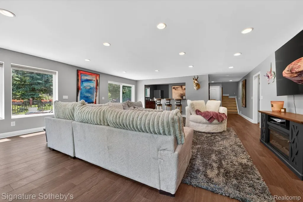 30650 Lahser Road Beverly Hills Village MI 48025