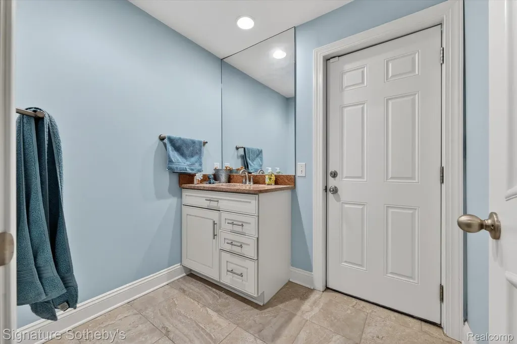 30650 Lahser Road Beverly Hills Village MI 48025