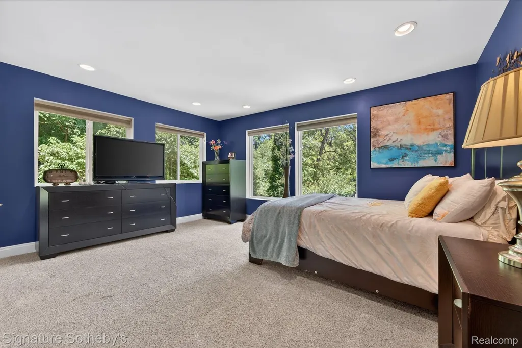 30650 Lahser Road Beverly Hills Village MI 48025