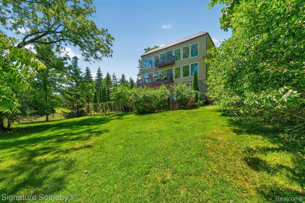30650 Lahser Road Beverly Hills Village MI 48025