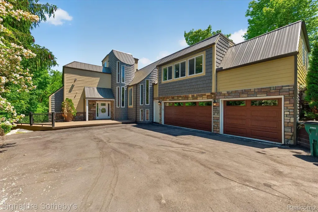30650 Lahser Road Beverly Hills Village MI 48025