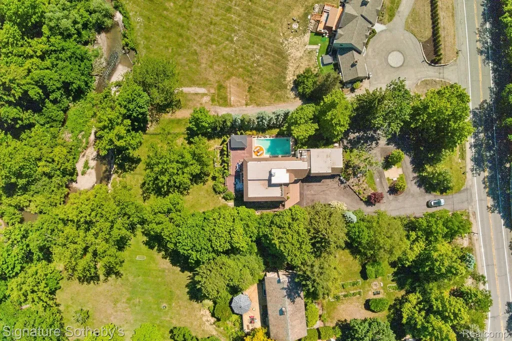 30650 Lahser Road Beverly Hills Village MI 48025