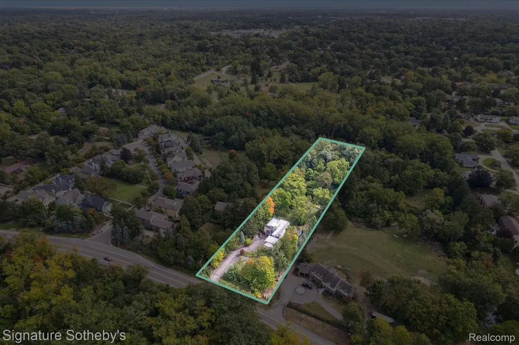 30650 Lahser Road Beverly Hills Village MI 48025