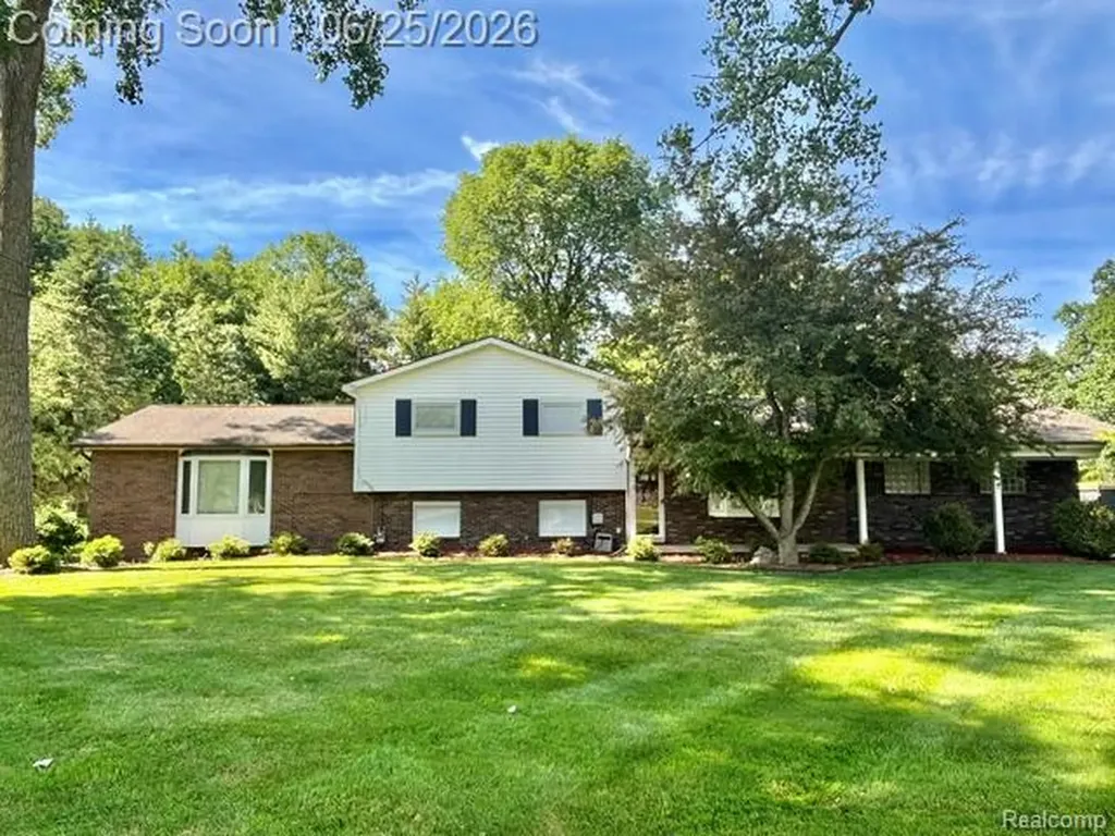 8695 Stout Avenue Grosse Ile Township MI 48138