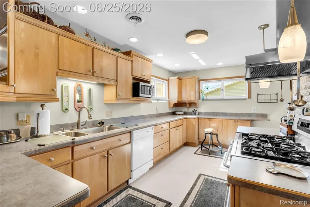 9905 Dixie Highway Ira Township MI 48023