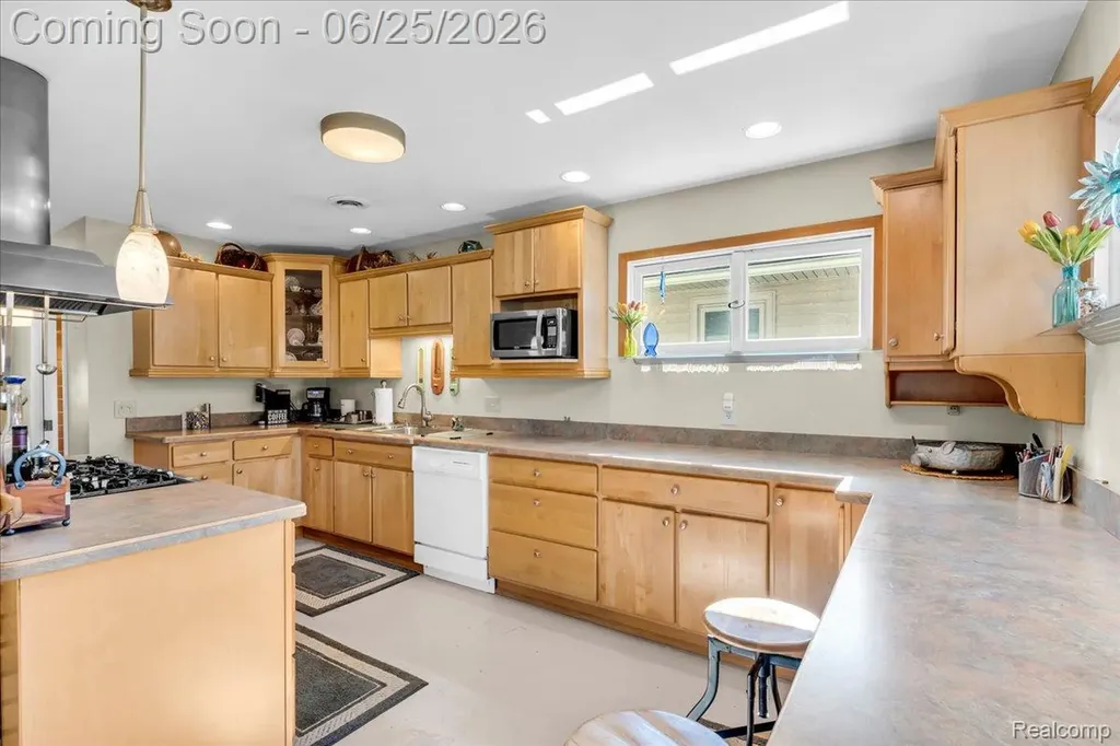 9905 Dixie Highway Ira Township MI 48023
