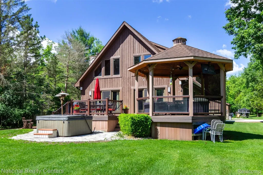 8706 Buckland Drive Northfield Township MI 48178