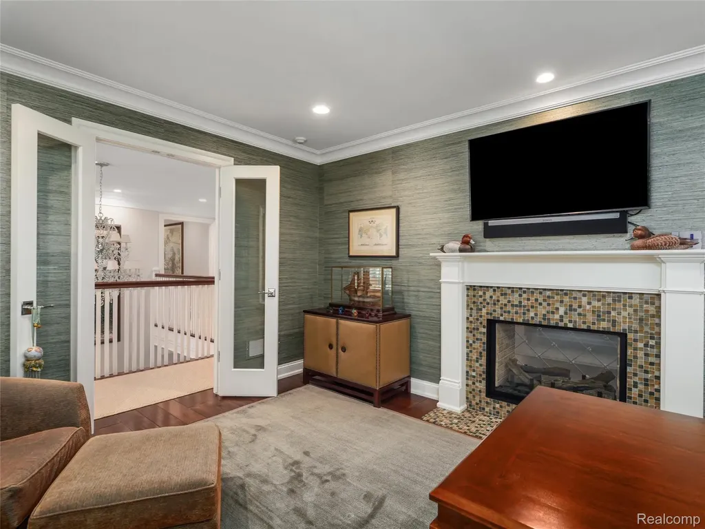 300 Woodland Villa Court Birmingham City MI 48009