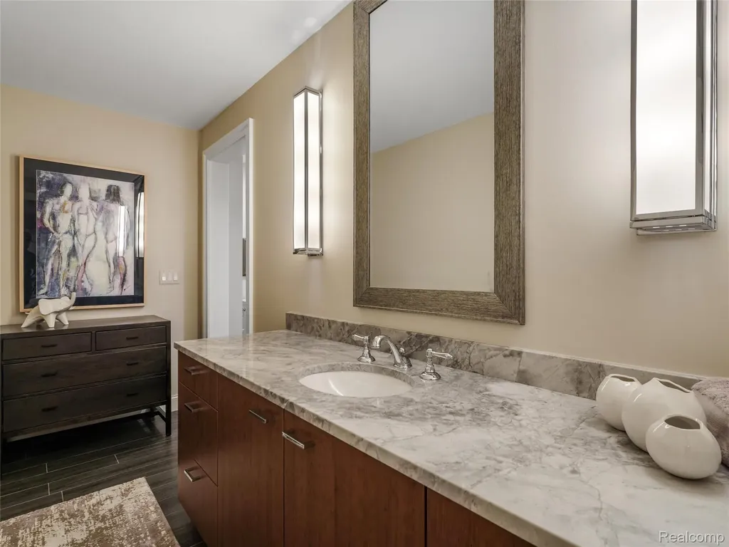 300 Woodland Villa Court Birmingham City MI 48009
