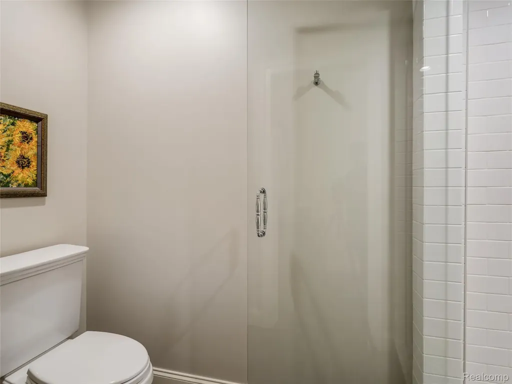 300 Woodland Villa Court Birmingham City MI 48009