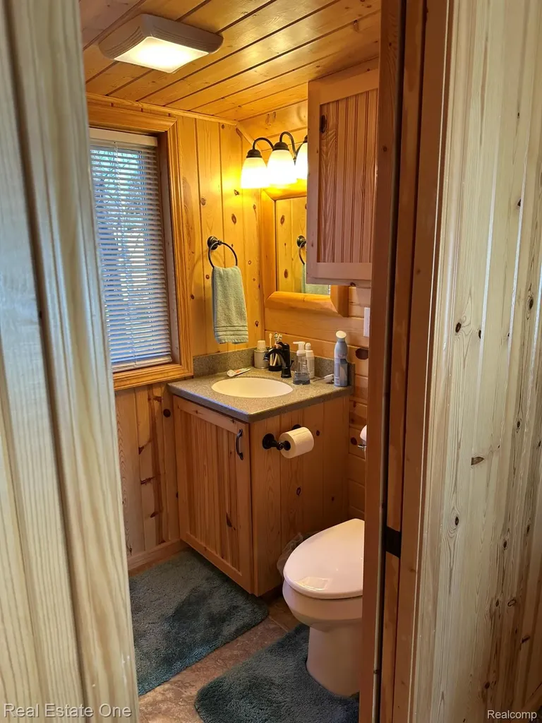 8175 E Houghton Lake Markey Township MI 48629