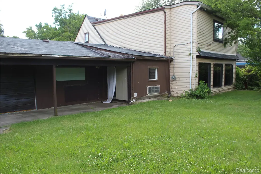 25974 Powers Avenue Dearborn Heights City MI 48125
