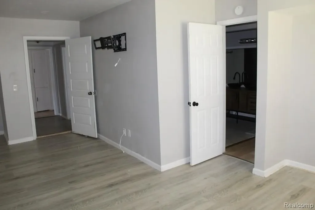 25974 Powers Avenue Dearborn Heights City MI 48125