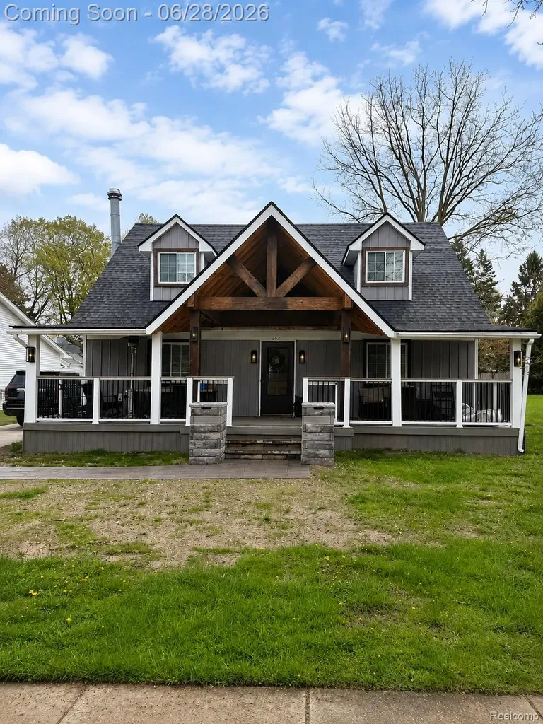 282 E Gates Street Romeo Village MI 48065