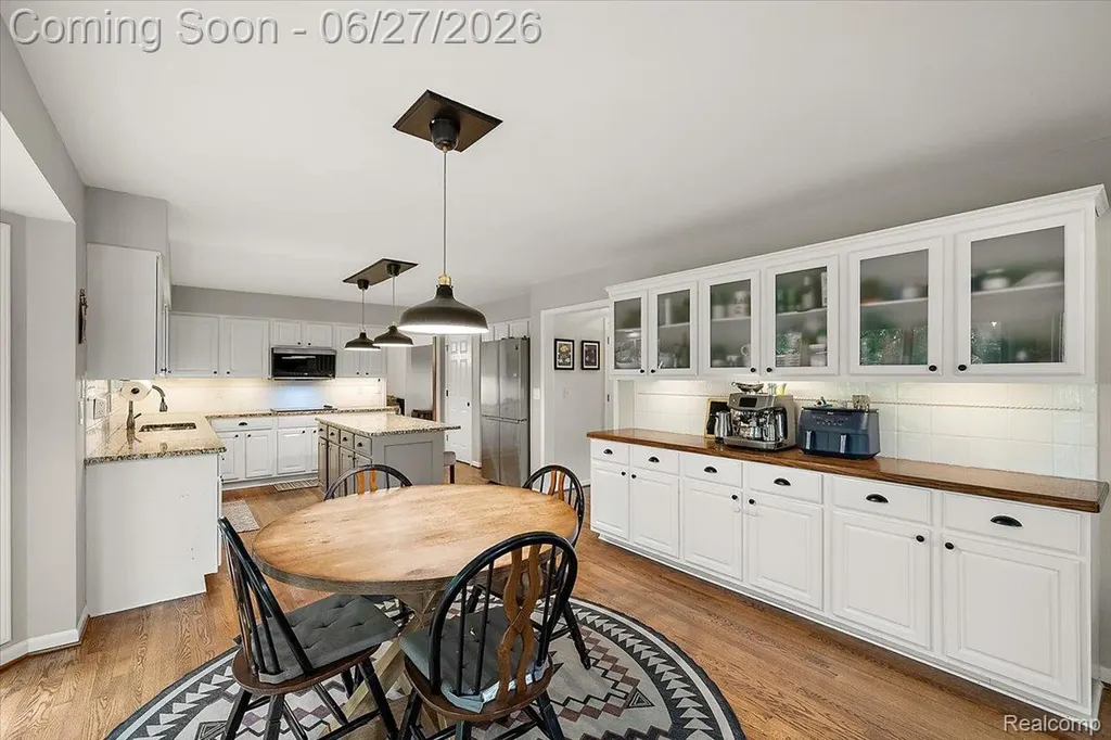 4193 Oak Tree Circle Oakland Charter Township MI 48306