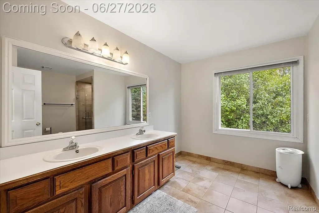 4193 Oak Tree Circle Oakland Charter Township MI 48306