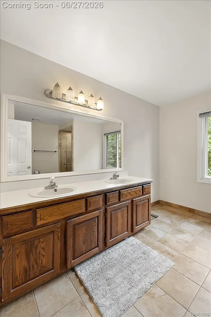 4193 Oak Tree Circle Oakland Charter Township MI 48306